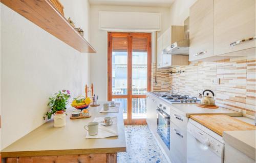 Ex Campo d'Aviazione Apartamento | Awesome Apartment In Viareggio