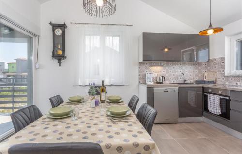 Vrbnik Apartamento | Awesome Apartment In Vrbnik With Wifi