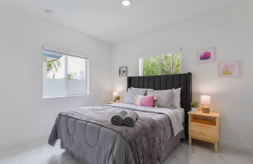West Little River Casa | Awesome Brand New 3/2 House With Parking