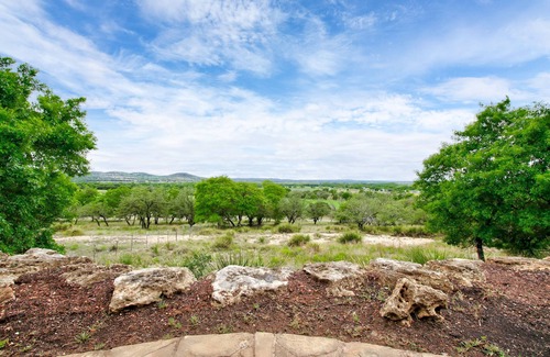 Comfort Apartamento | Awesome Cabin at Riven Rock Ranch in Comfort