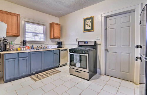 New Center Detroit Apartamento | Awesome Detroit Apartment < 3 Mi to Midtown!