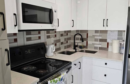 Arbour Lake Apartamento | Awesome Guest suite @ Calgary NW for exclusive private relaxation