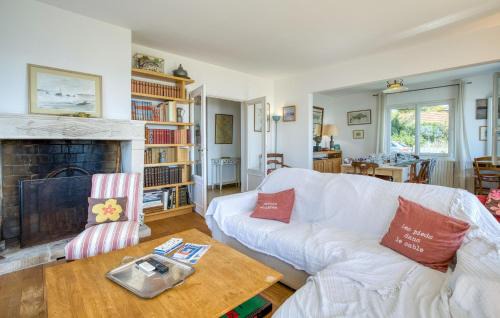 Saint-Trojan-les-Bains Casa | Awesome Home In Saint-Trojan-Les-Bains