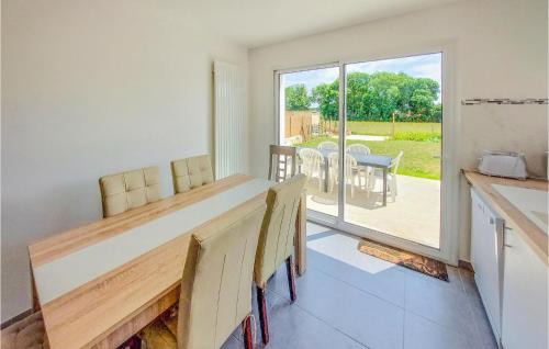 Saint-Vincent-sur-Jard Casa | Awesome Home In Saint Vincent Sur Jard
