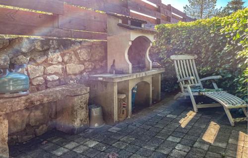 Aramon Casa | Awesome Home In Aramon With Outdoor Swimming Pool