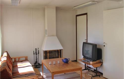 Tvetaryd Casa | Awesome Home In Backaryd With Kitchen