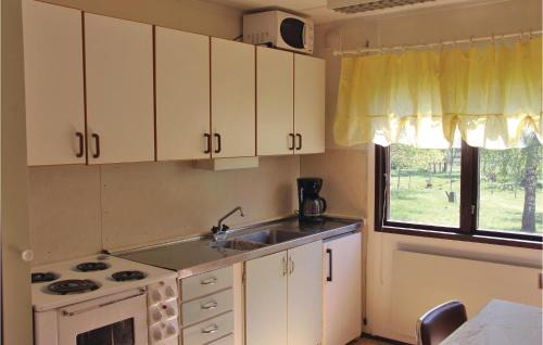 Tvetaryd Casa | Awesome Home In Backaryd With Kitchen
