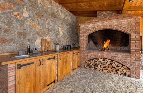Gospic Casa | Impresionante casa en Barlete con.