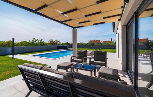 Brisevo Casa | Awesome Home In Brisevo With Jacuzzi