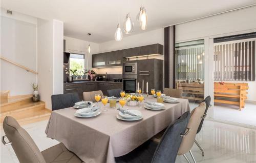 Sarsoni Casa | Awesome Home In Drazice With Wifi