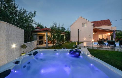 Dugopolje Casa | Awesome Home In Dugopolje With Sauna