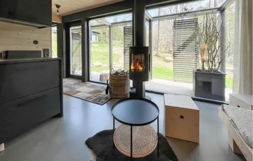 Fristad Casa | Awesome Home In Fristad With Kitchen