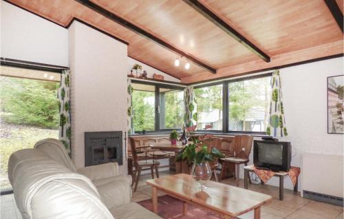 Ferienhausgebiet Hillenseifen Casa | Awesome Home In Gerolstein With Wifi