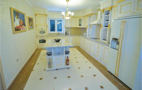 Sasovici Casa | Awesome Home In Herceg Novi With Wifi