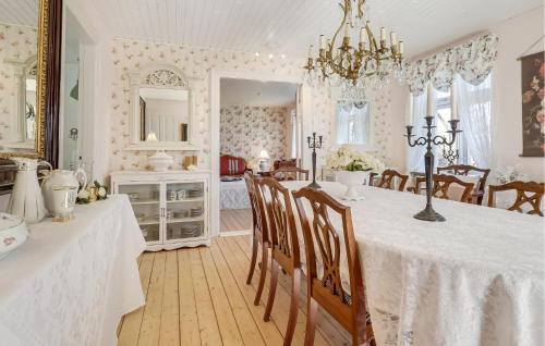 Humble Casa | Awesome Home In Humble With Wifi