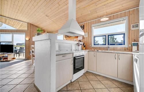 Pøt Strandby Casa | Awesome Home In Juelsminde With Kitchen