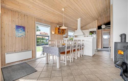 Pøt Strandby Casa | Awesome Home In Juelsminde With Kitchen