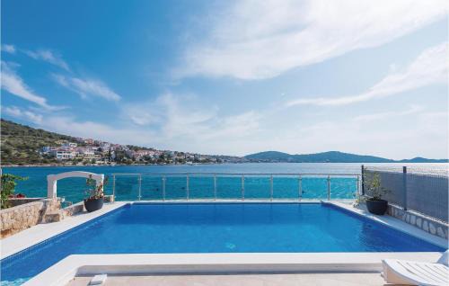 Dvornica Casa | Awesome Home In Kalebova Luka