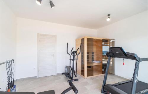 Blato Casa | Awesome Home In Karbuni With Sauna