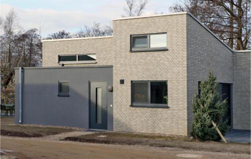 Lembruch Casa | Awesome Home In Lembruchdümmer See