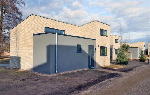 Lembruch Casa | Awesome Home In Lembruchdümmer See