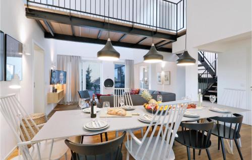 Lembruch Casa | Awesome Home In Lembruchdümmer See