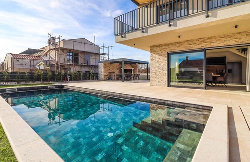 Kruncici Casa | Impresionante casa en Medaki con.