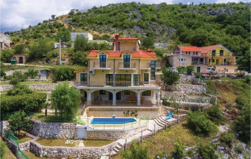 Cavoglave Casa | Awesome Home In Mirlovic Polje