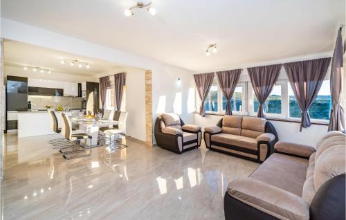 Rovanjska Casa | Awesome Home In Modric