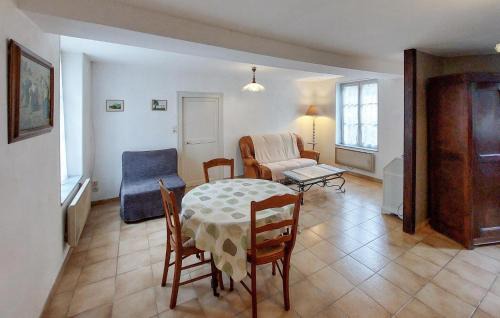 Montliard Casa | Awesome Home In Montliard With Wifi