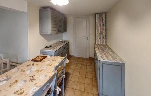 Montliard Casa | Awesome Home In Montliard With Wifi