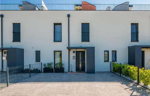 Novigrad Casa | Awesome Home In Novigrad With Kitchen