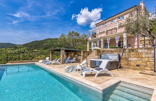 Golubici Casa | Impresionante casa en Pasini con.