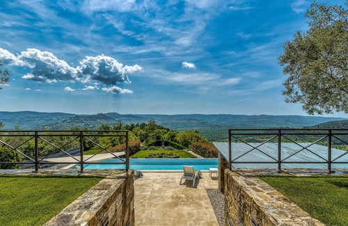 Golubici Casa | Impresionante casa en Pasini con.