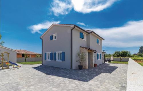 Liznjan Casa | Awesome Home In Radeki Polje With Sauna