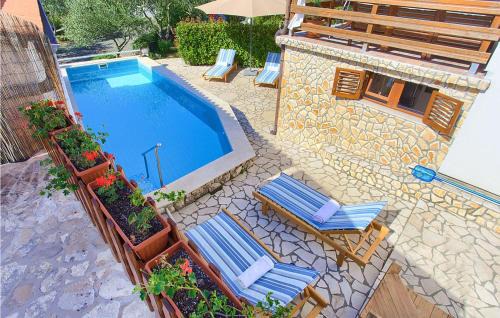 Risika Casa | Awesome Home In Risika