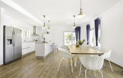 Sestanovac Casa | Awesome Home In Sestanovac
