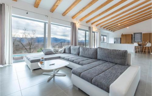 Sestanovac Casa | Awesome Home In Sestanovac With Kitchen