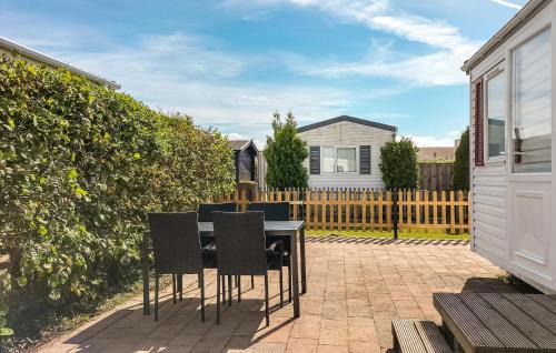 Stavenisse Casa | Awesome Home In Stavenisse With Kitchen