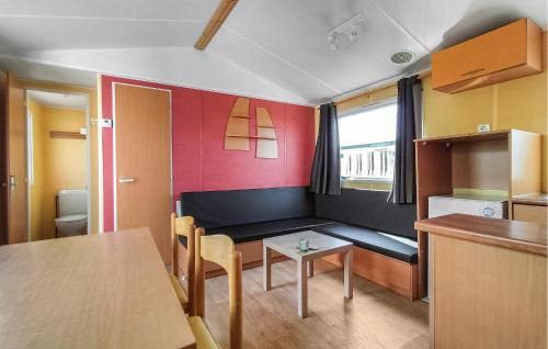 Stavenisse Casa | Awesome Home In Stavenisse With Kitchen