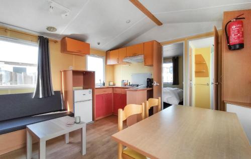 Stavenisse Casa | Awesome Home In Stavenisse With Kitchen