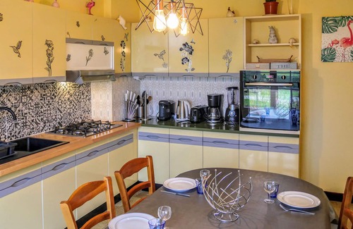 Surville Casa | Impresionante casa en Surville con WiFi