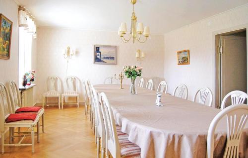 Vintjarn Casa | Awesome Home In Svärdsjö With Sauna