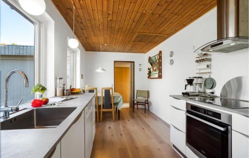 Thyboron Casa | Awesome Home In Thyborøn With Wifi