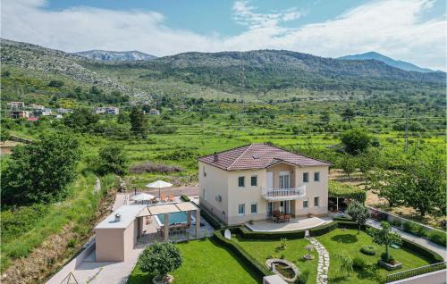 Tugare Casa | Awesome Home In Tugare With Kitchen
