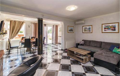 Valbandon Casa | Awesome Home In Valbandon