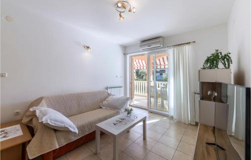 Peroj Casa | Awesome Home In Vodnjan With Kitchen