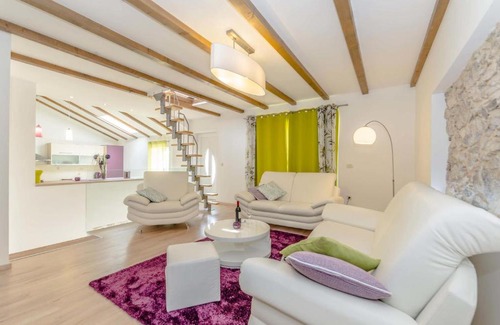 Crno Casa | Stunning home in Zadar with WiFi, Outdoor swimming pool and Sauna