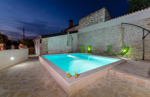 Crno Casa | Stunning home in Zadar with WiFi, Outdoor swimming pool and Sauna