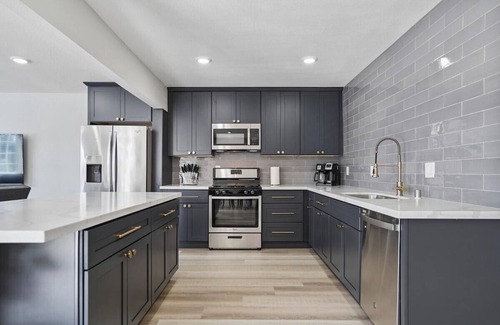 Citrus Heights Casa | Awesome Home * POOL * 3 King Beds * 65" TV * BBQ